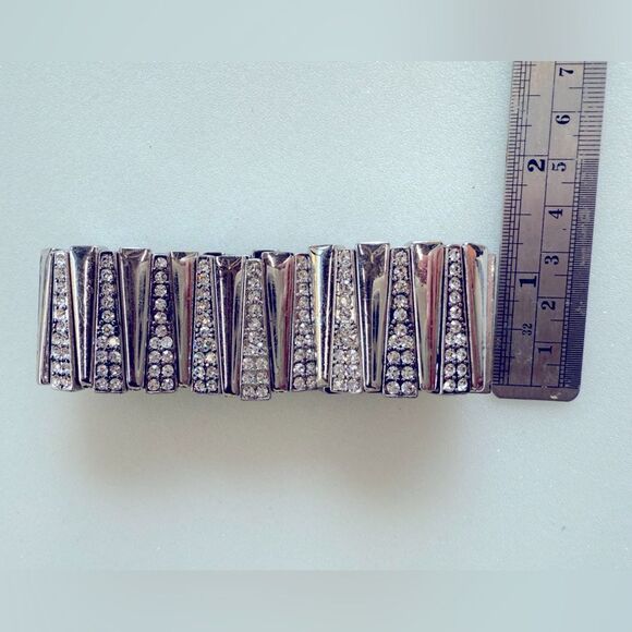 Ann Taylor Statement Bling rhinestone Stretch Bracelet Fits Most - Picture 3 of 4